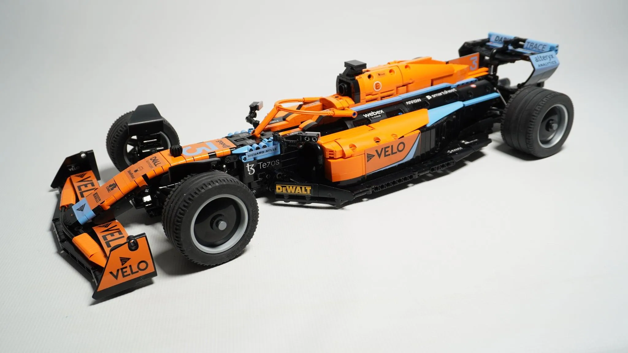 McLaren F1 MCL36 1:8 Scale